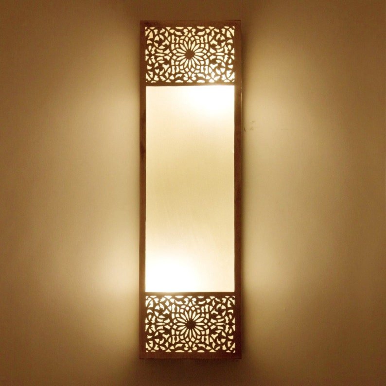 Handmade Moroccan Wall Lamp – Antique Brass Sconce with Oriental Elegance