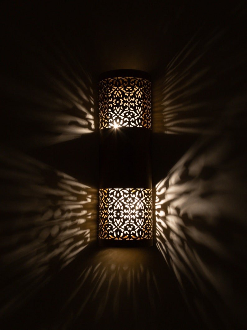 Luxurious Moroccan Wall Lamp - Antique Brass Wall Sconce, Handmade Moroccan Lighting for Elegant Décor