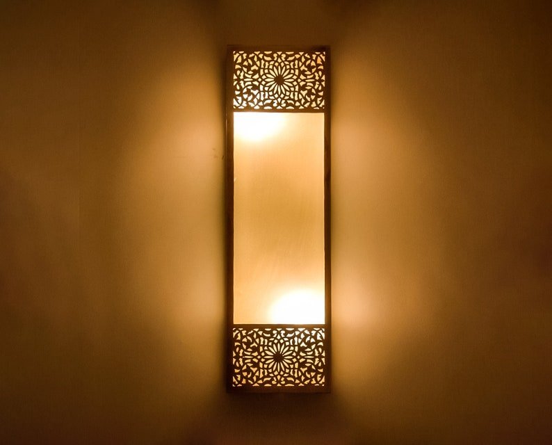 Handmade Moroccan Wall Lamp – Antique Brass Sconce with Oriental Elegance
