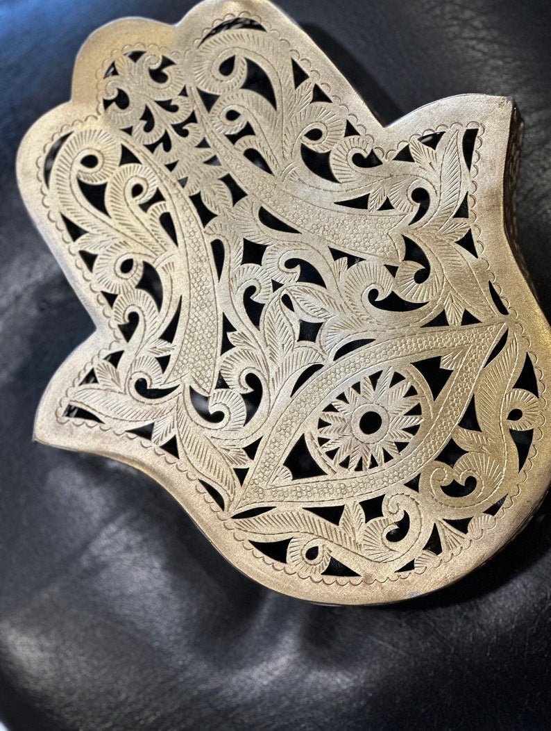 Brass wall light, hand-shaped wall light, wall decoration with engraving