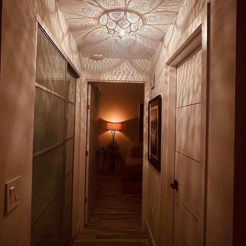 Scallop Pattern Hallway Lamp with Dramatic Ceiling Reflections ​